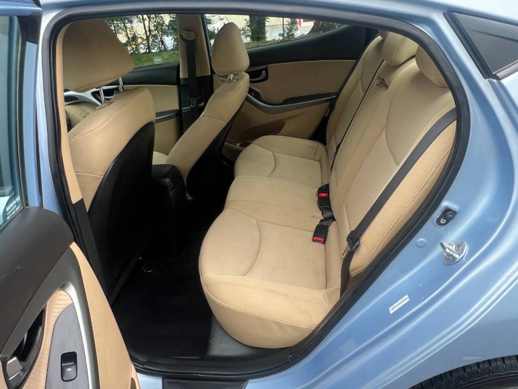 2012 Hyundai Elantra Image 11