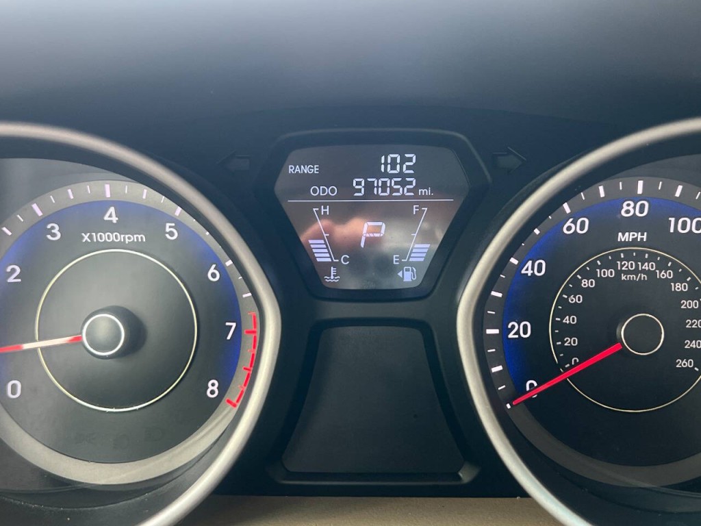 2012 Hyundai Elantra Image 23