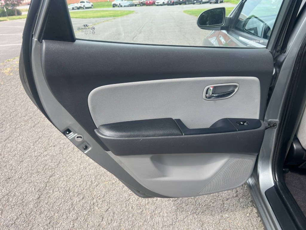 2010 Hyundai Elantra Image 10