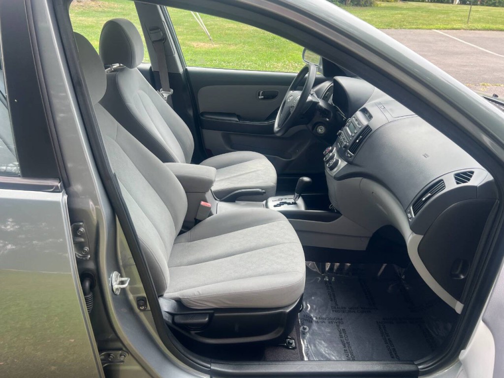 2010 Hyundai Elantra Image 16
