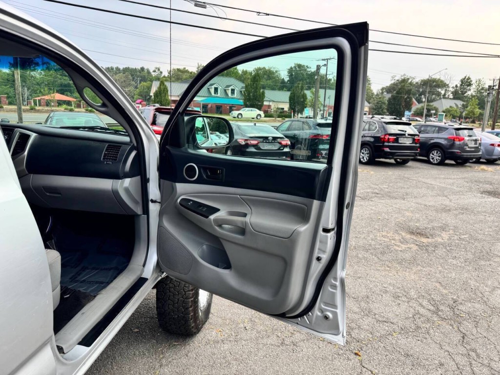 2013 Toyota Tacoma Image 16