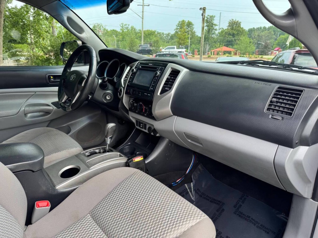 2013 Toyota Tacoma Image 18