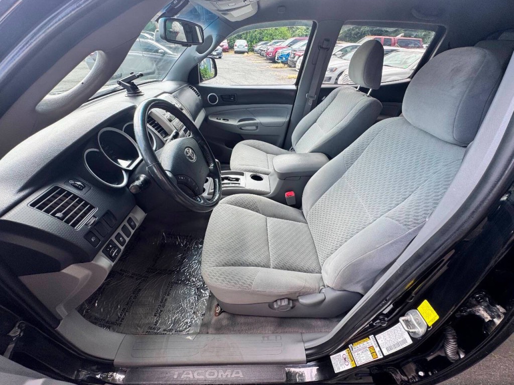 2011 Toyota Tacoma Image 8