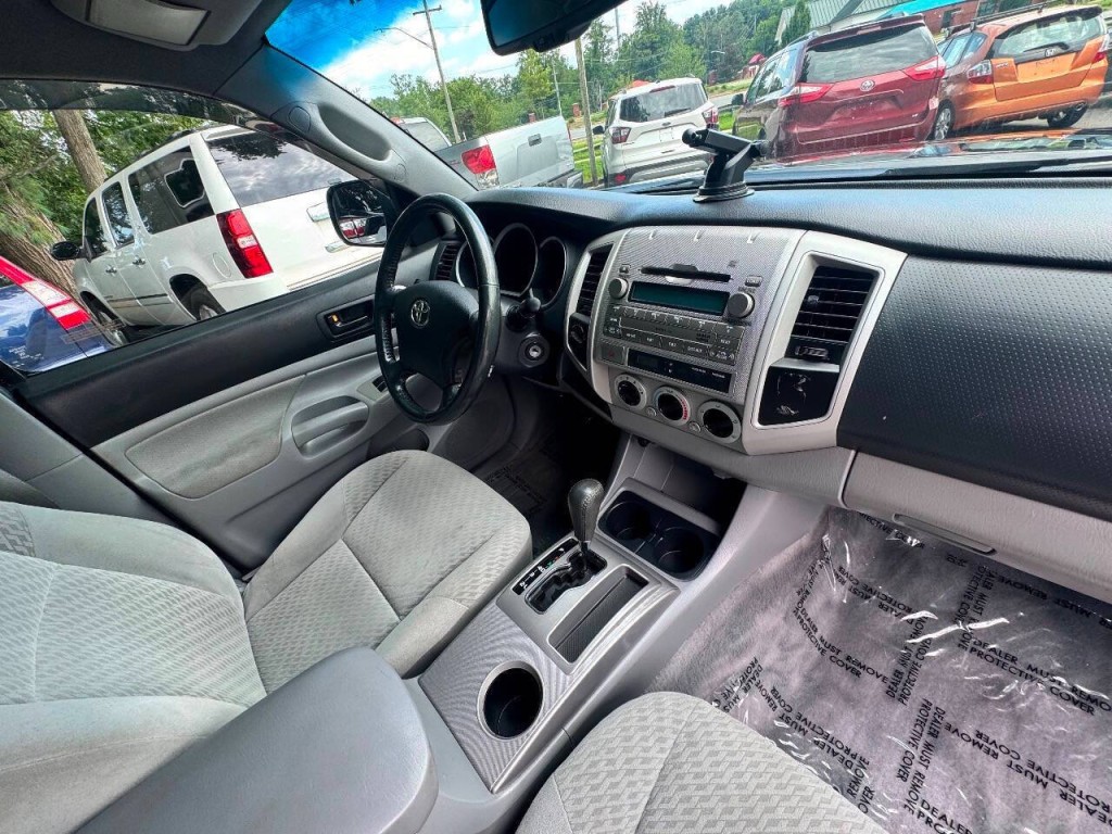 2011 Toyota Tacoma Image 17