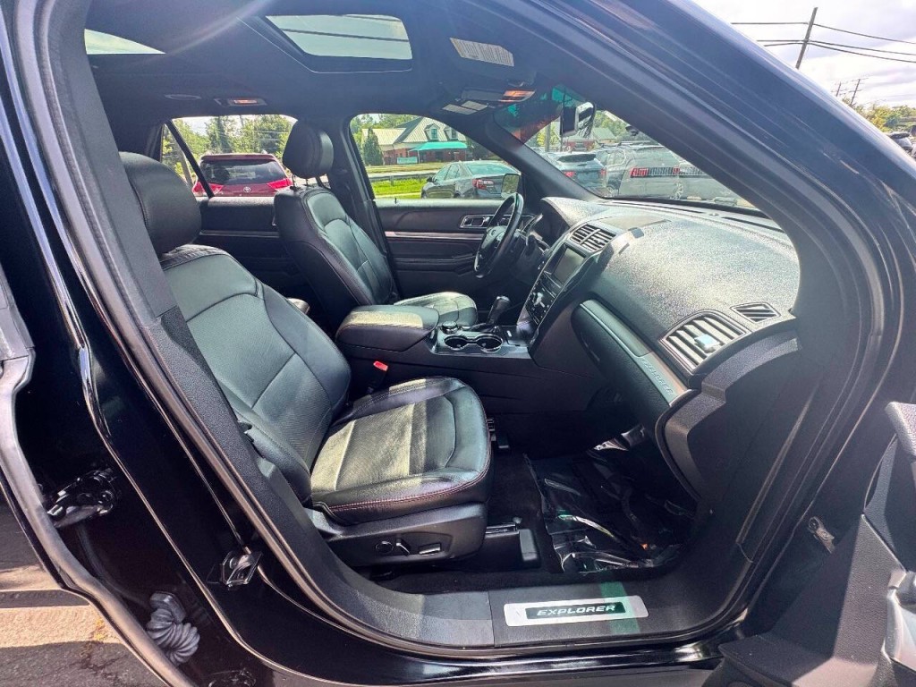 2016 Ford Explorer Image 17