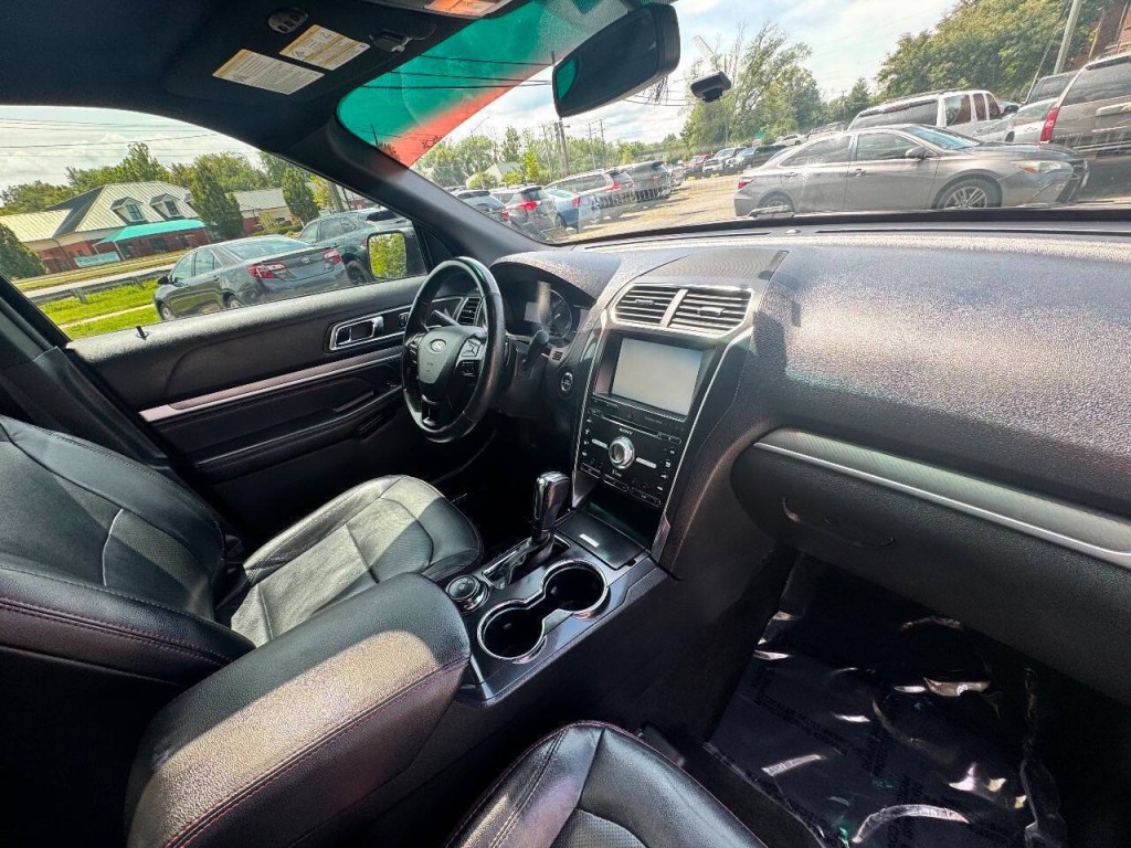2016 Ford Explorer Image 18