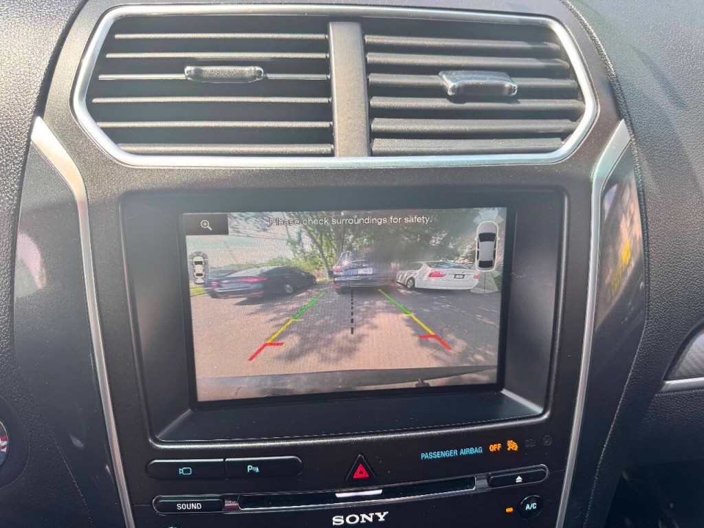 2016 Ford Explorer Image 22