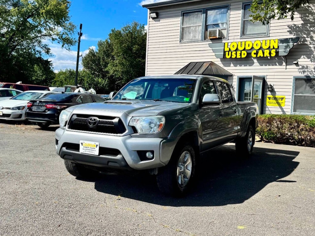 2015 Toyota Tacoma Image 1