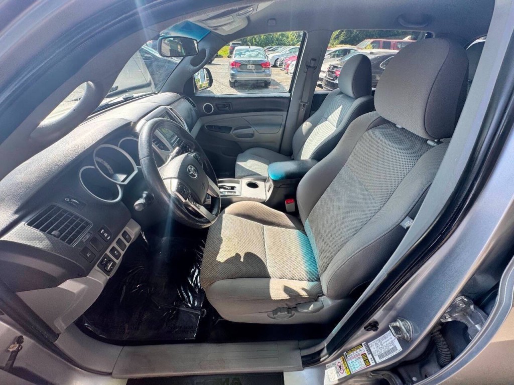 2015 Toyota Tacoma Image 8