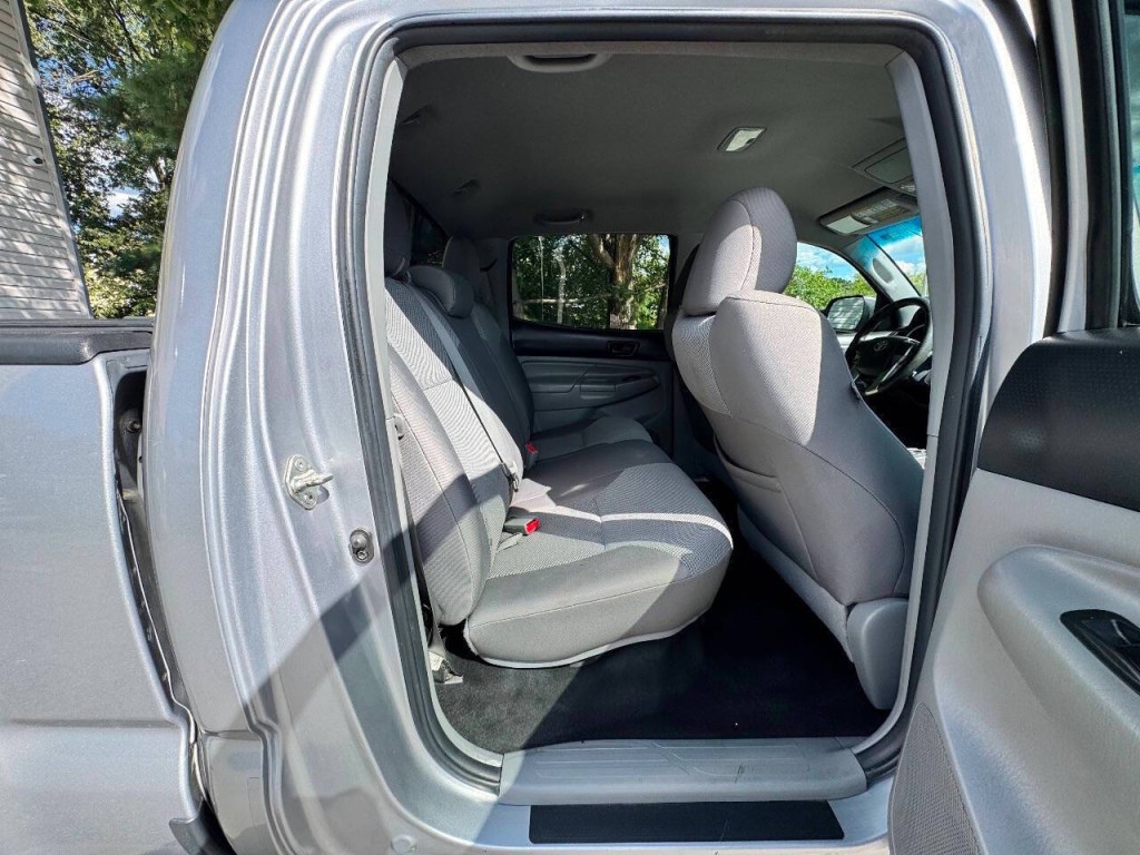 2015 Toyota Tacoma Image 13