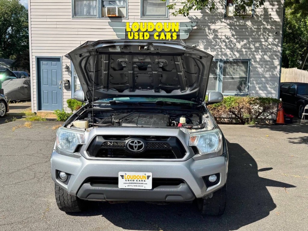 2015 Toyota Tacoma Image 17