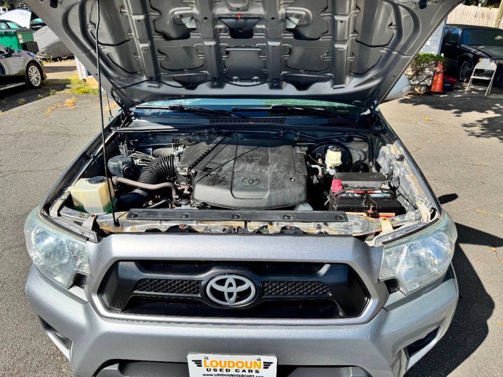 2015 Toyota Tacoma Image 18