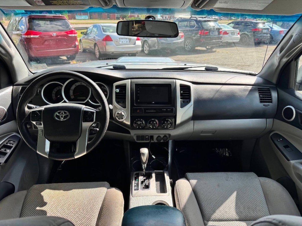 2015 Toyota Tacoma Image 19