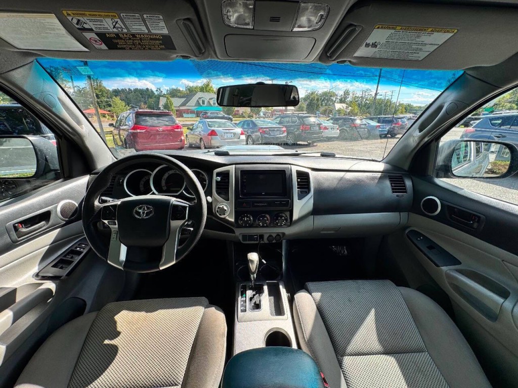 2015 Toyota Tacoma Image 20
