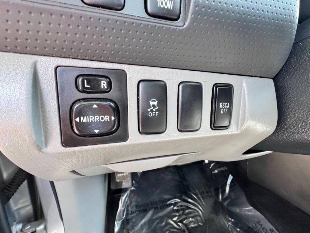 2015 Toyota Tacoma Image 21