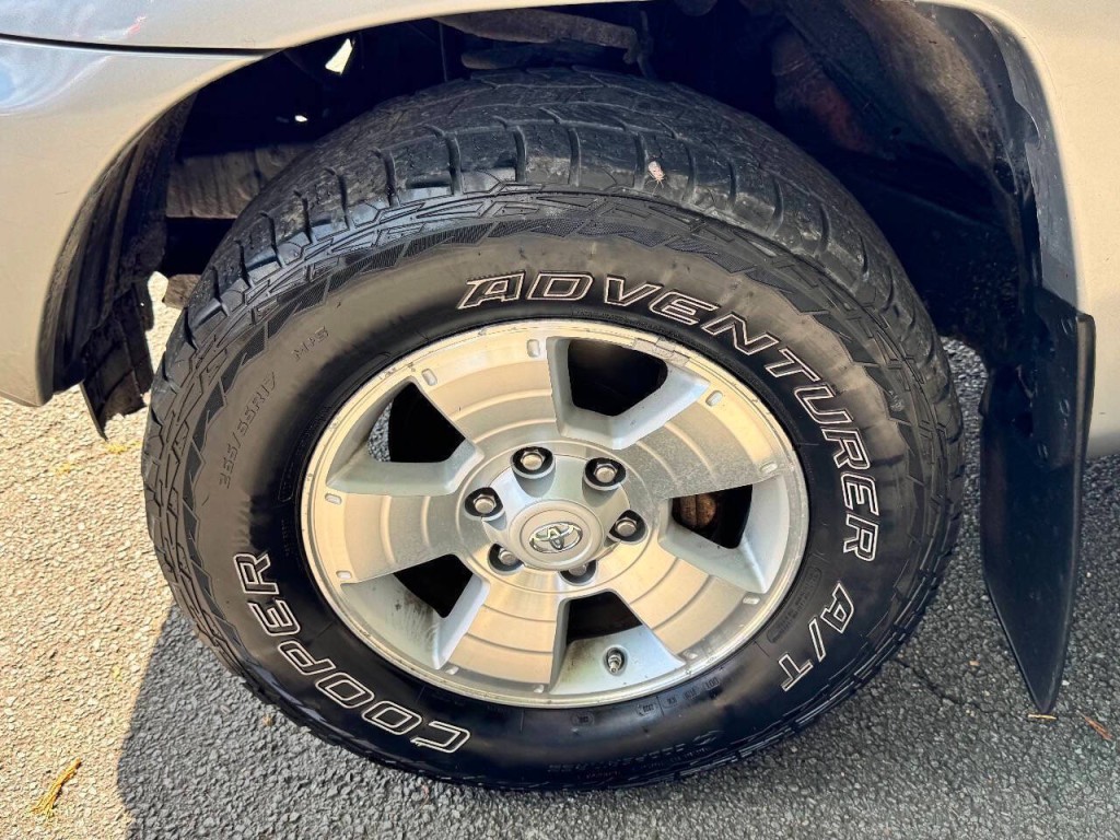 2015 Toyota Tacoma Image 24