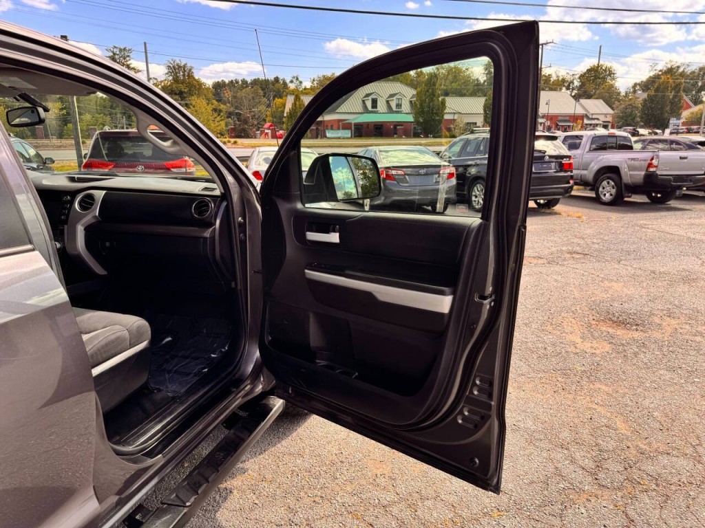 2014 Toyota Tundra Image 19