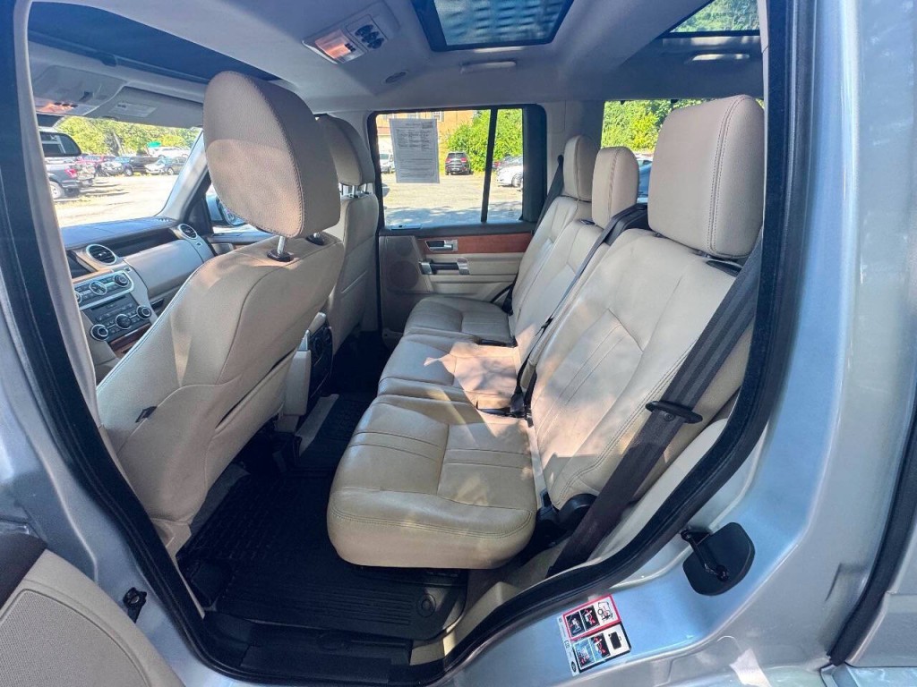 2015 Land Rover LR4 Image 10