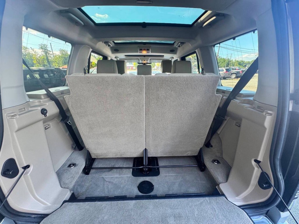2015 Land Rover LR4 Image 12