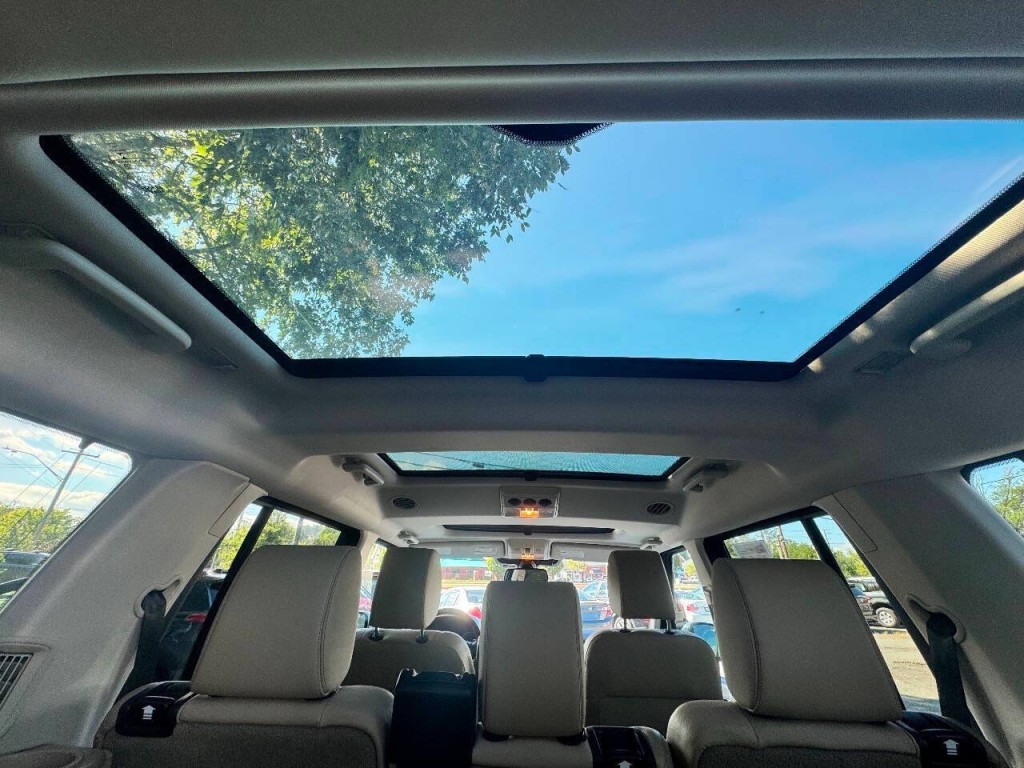 2015 Land Rover LR4 Image 13