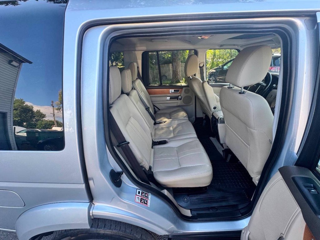 2015 Land Rover LR4 Image 15