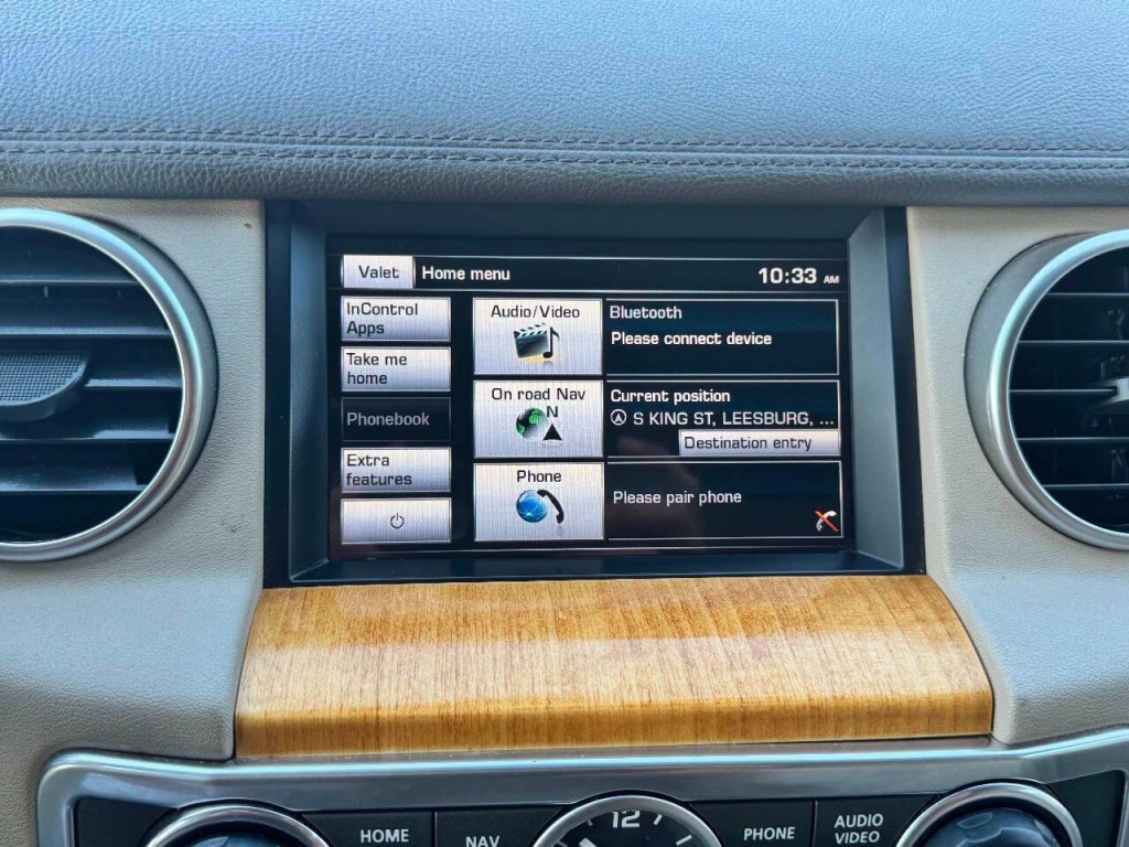 2015 Land Rover LR4 Image 24