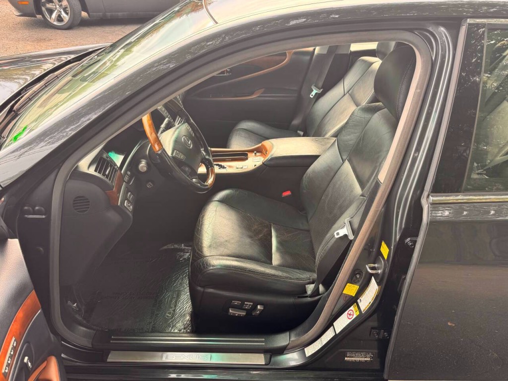 2011 Lexus LS 460 Image 12