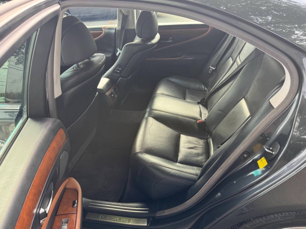 2011 Lexus LS 460 Image 14