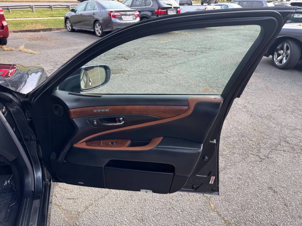 2011 Lexus LS 460 Image 21