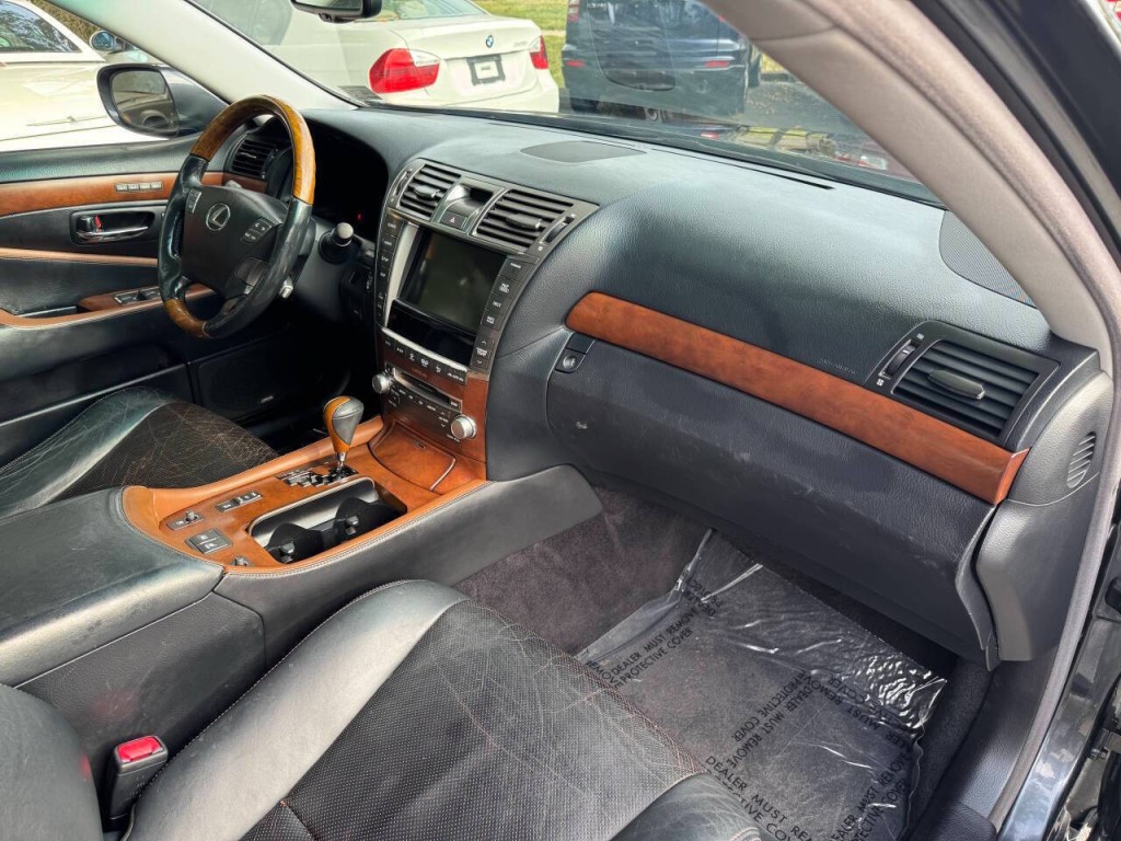 2011 Lexus LS 460 Image 24