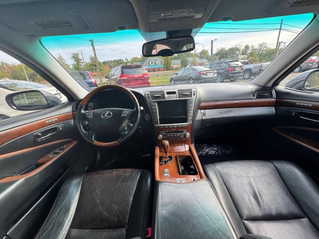 2011 Lexus LS 460 Image 30