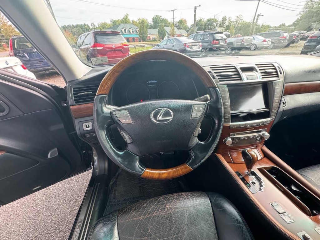 2011 Lexus LS 460 Image 34