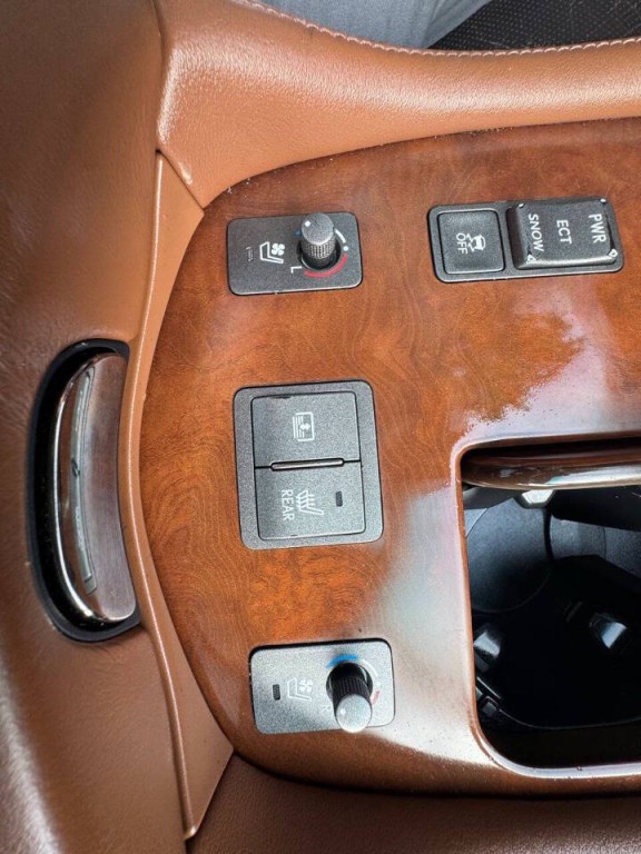2011 Lexus LS 460 Image 35