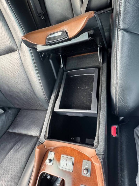 2011 Lexus LS 460 Image 39