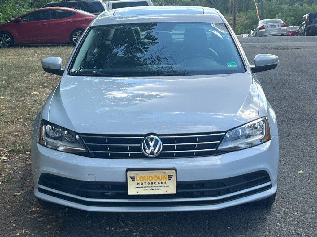 2018 Volkswagen Jetta Image 2