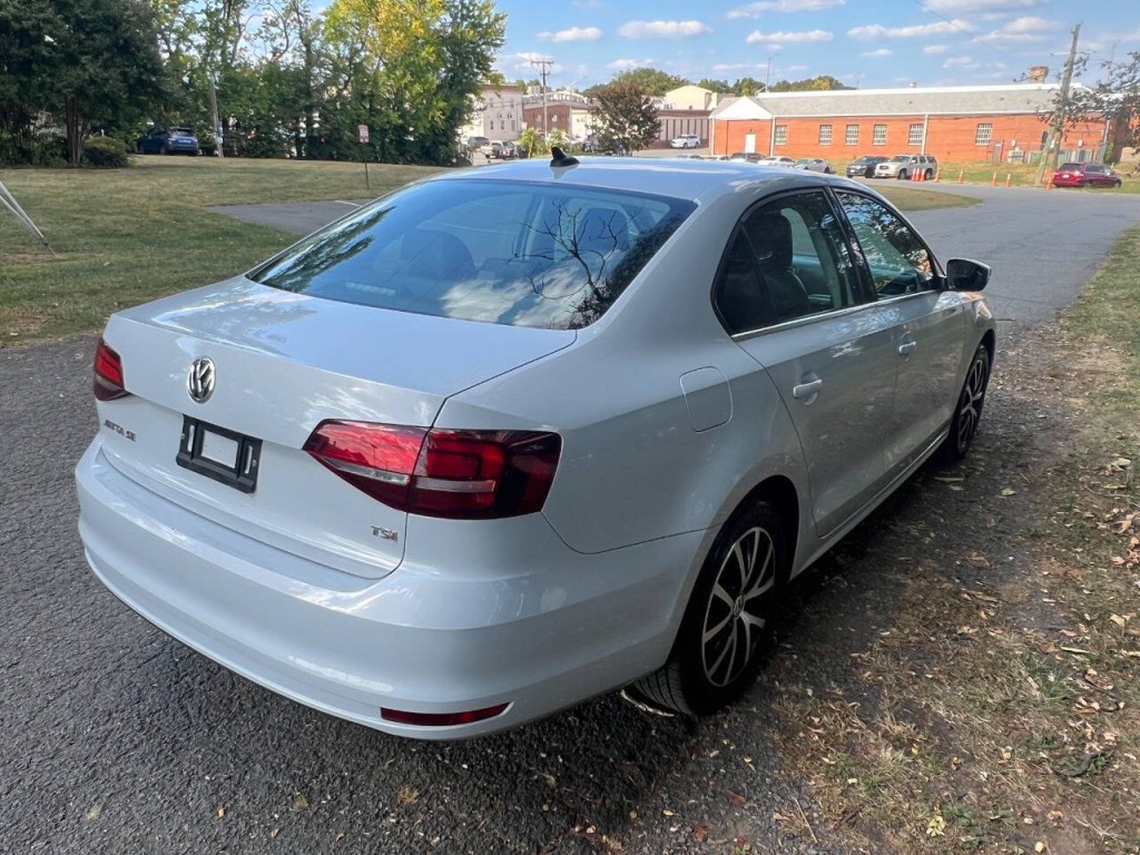 2018 Volkswagen Jetta Image 4
