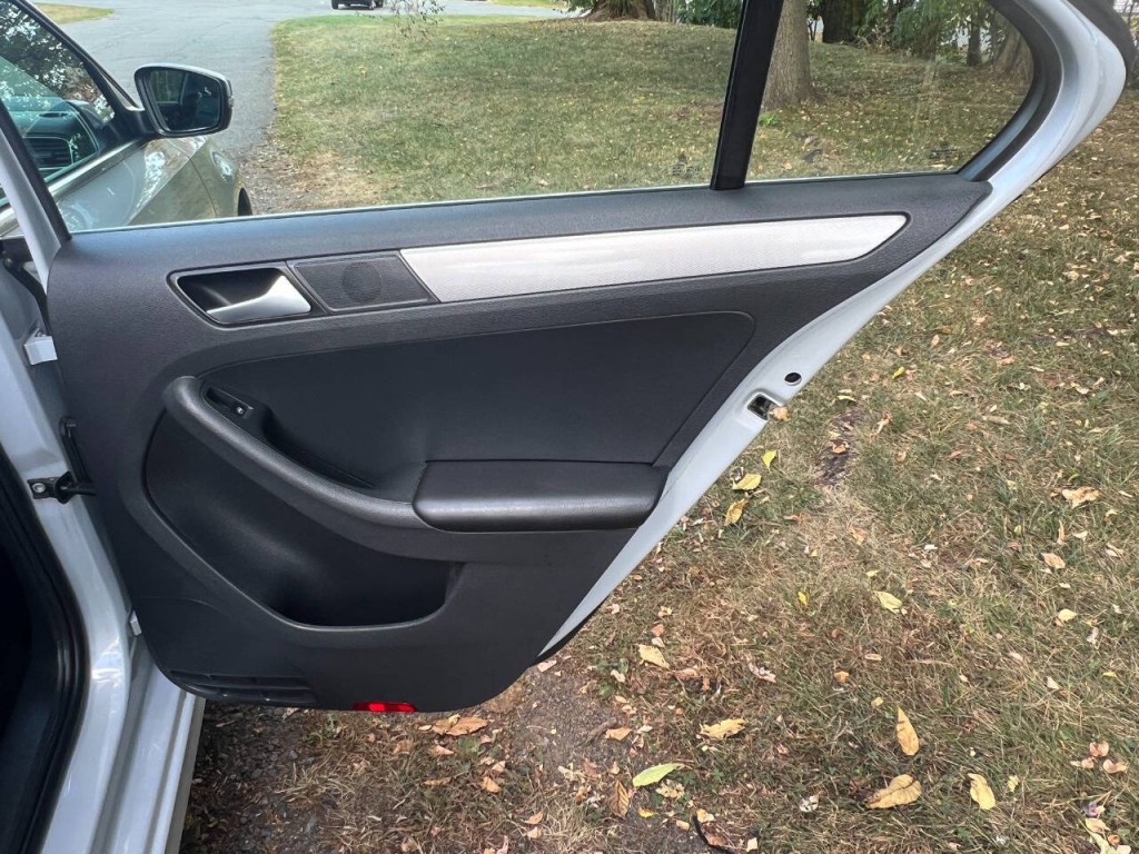 2018 Volkswagen Jetta Image 12