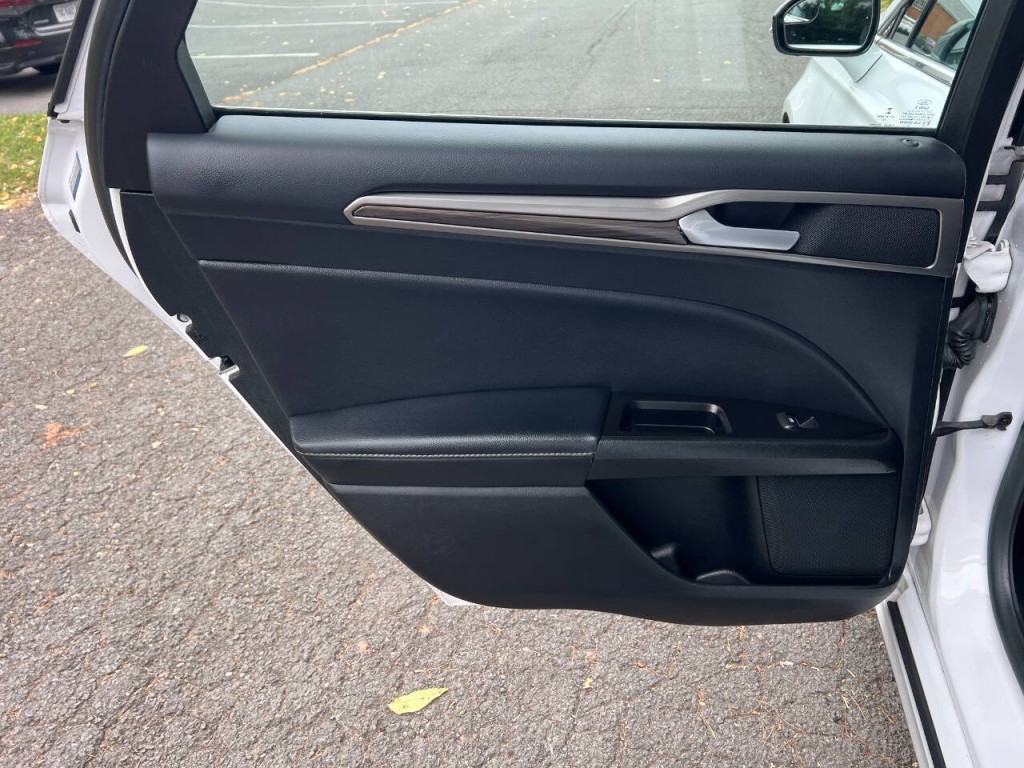 2017 Ford Fusion Image 10