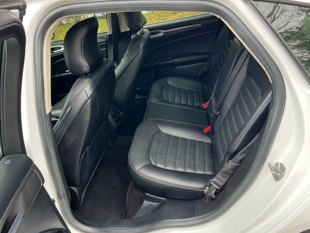 2017 Ford Fusion Image 11