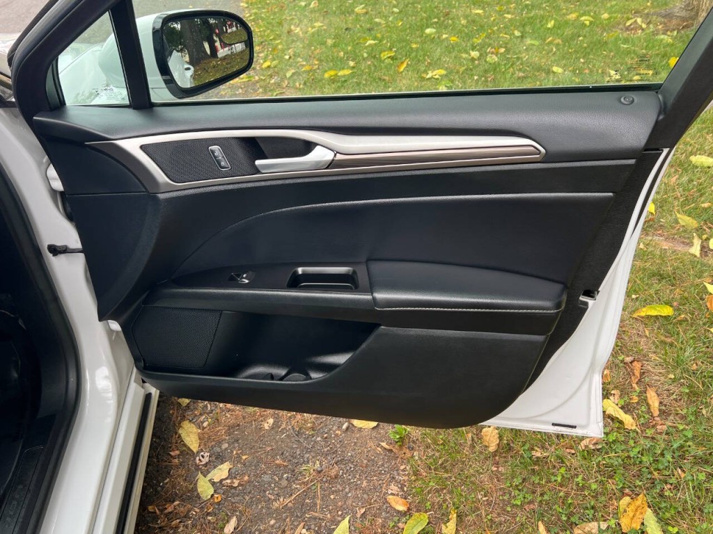 2017 Ford Fusion Image 15