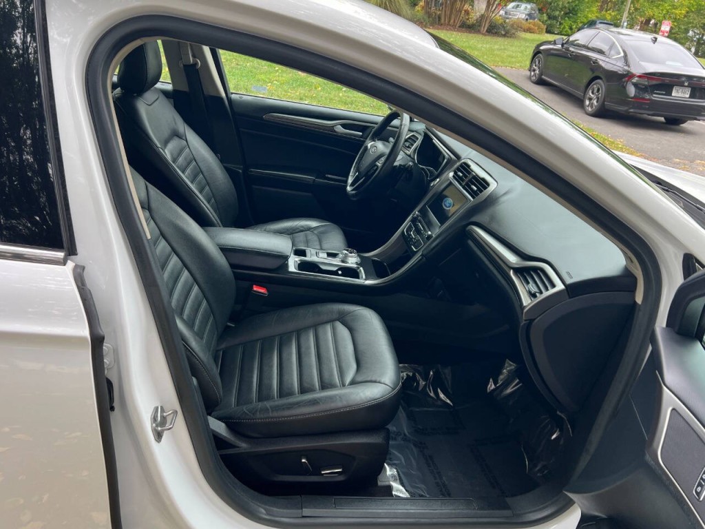 2017 Ford Fusion Image 16