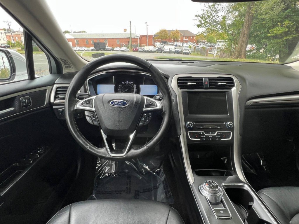 2017 Ford Fusion Image 18