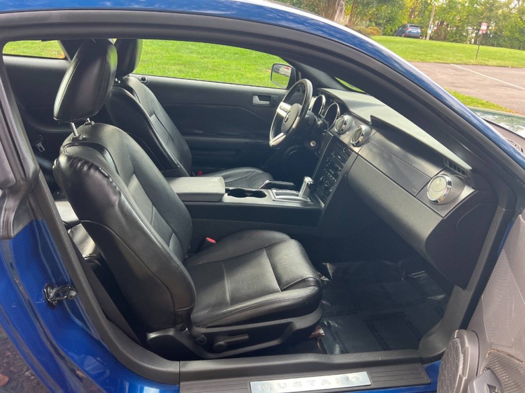 2006 Ford Mustang Image 12