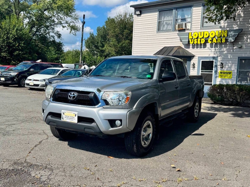 2015 Toyota Tacoma Image 1