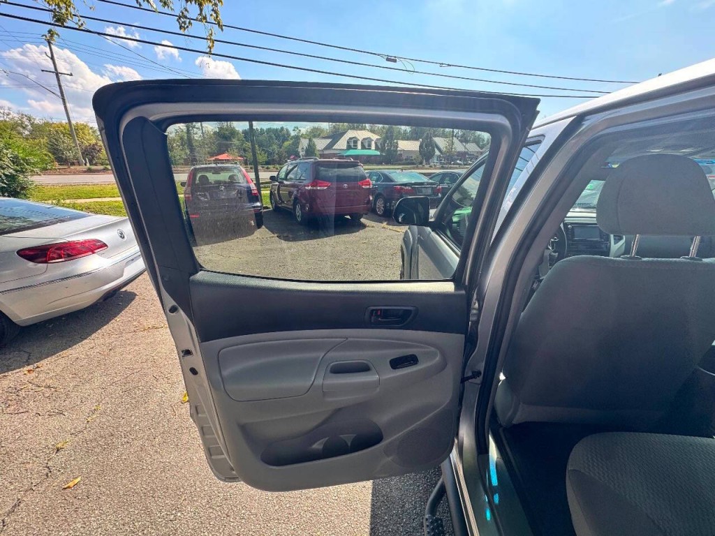 2015 Toyota Tacoma Image 9
