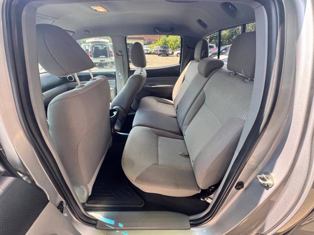 2015 Toyota Tacoma Image 10