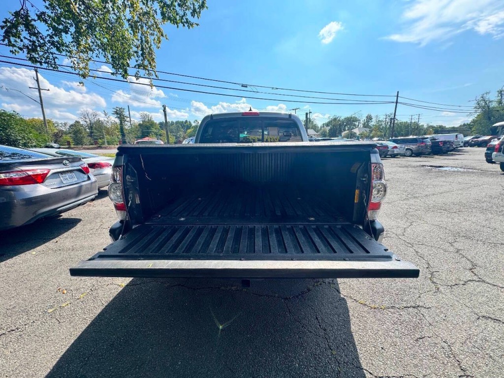 2015 Toyota Tacoma Image 11