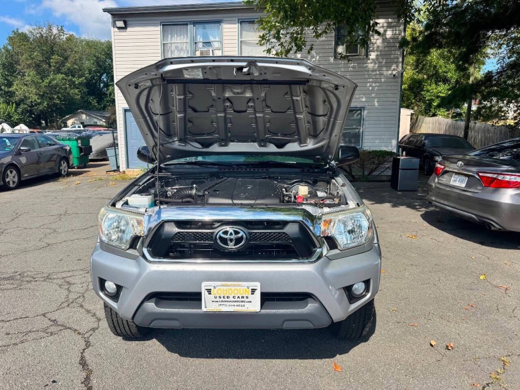 2015 Toyota Tacoma Image 17