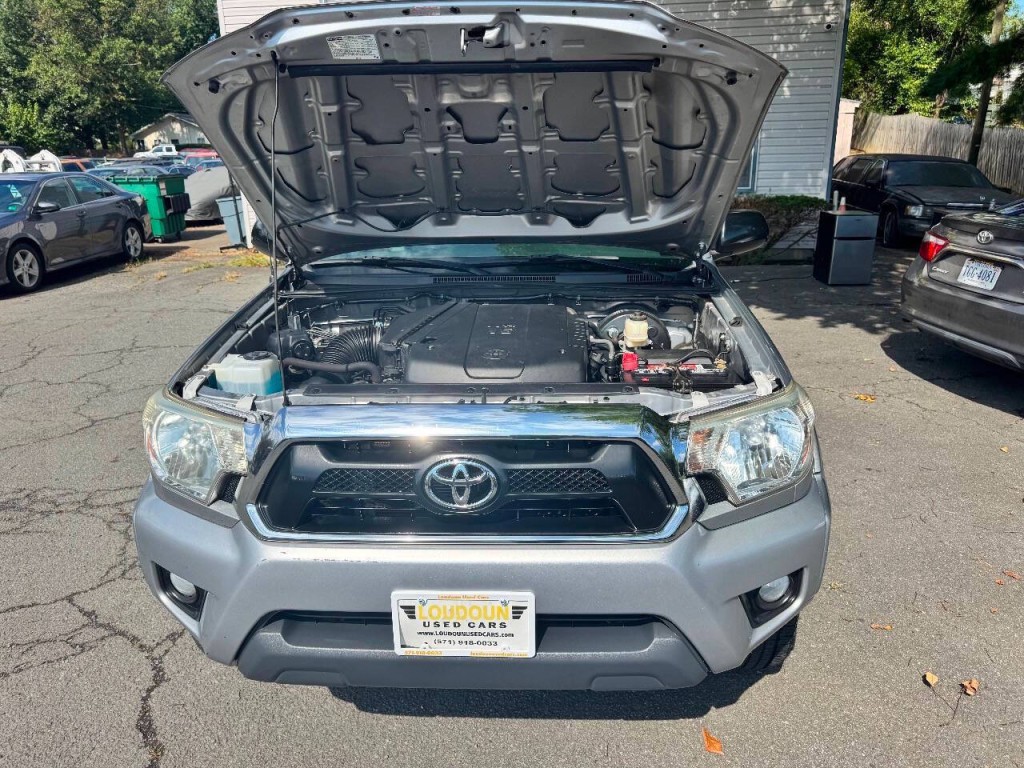 2015 Toyota Tacoma Image 18