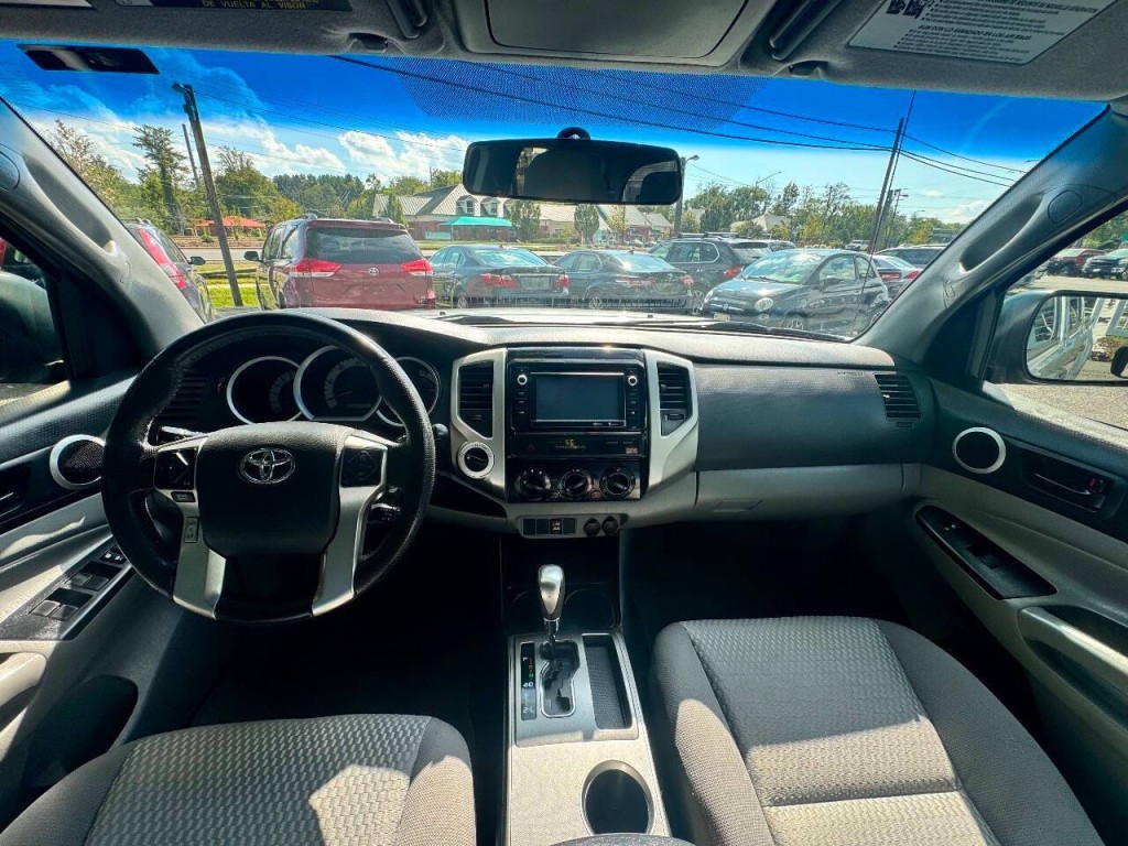 2015 Toyota Tacoma Image 19